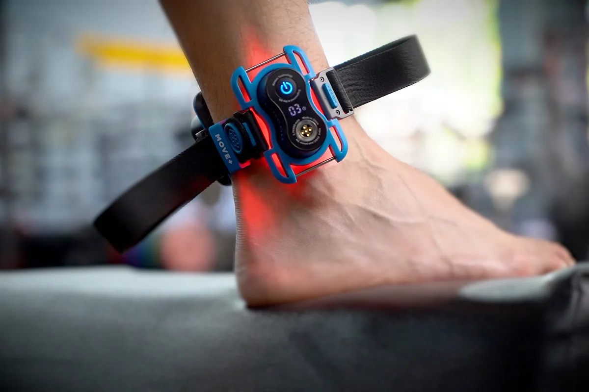 Kineon Move+ device positioned around the ankle for targeted joint-focused photobiomodulation.