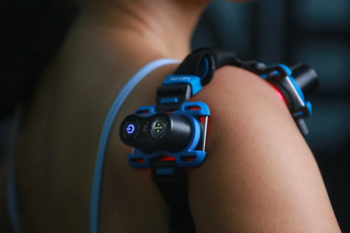 Kineon Move+ targeted photobiomodulation device applied to the shoulder for joint-focused red light and laser therapy.